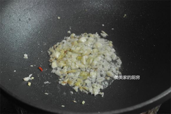 虾仁配菜一起炒，十个吃了九个好，家里有娃都学学，好吃还不贵