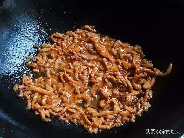 茼蒿炒肉丝~家常快手菜，下饭香喷喷