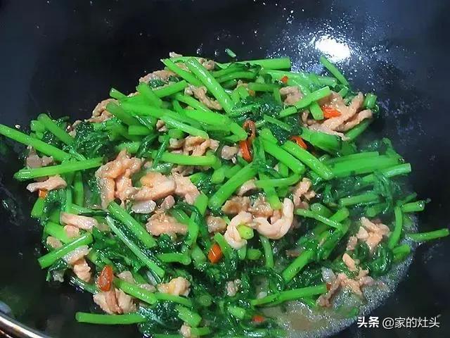 茼蒿炒肉丝~家常快手菜，下饭香喷喷